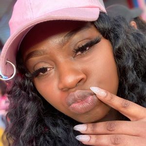 Meet your Posher, Eve